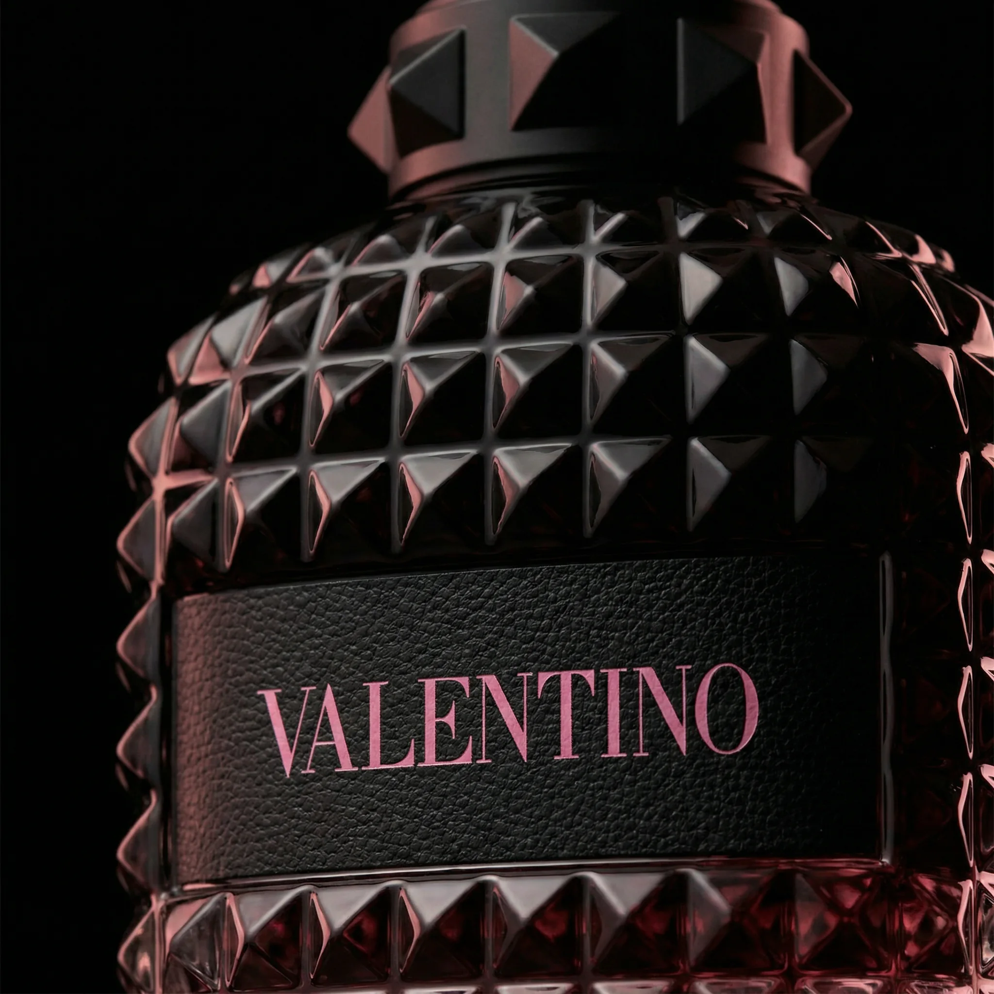 Valentino Noir — bottle close-up